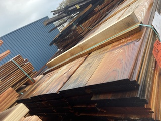 Ca. 48x Douglas wisselsponning, 18x190mm, lengte 300cm